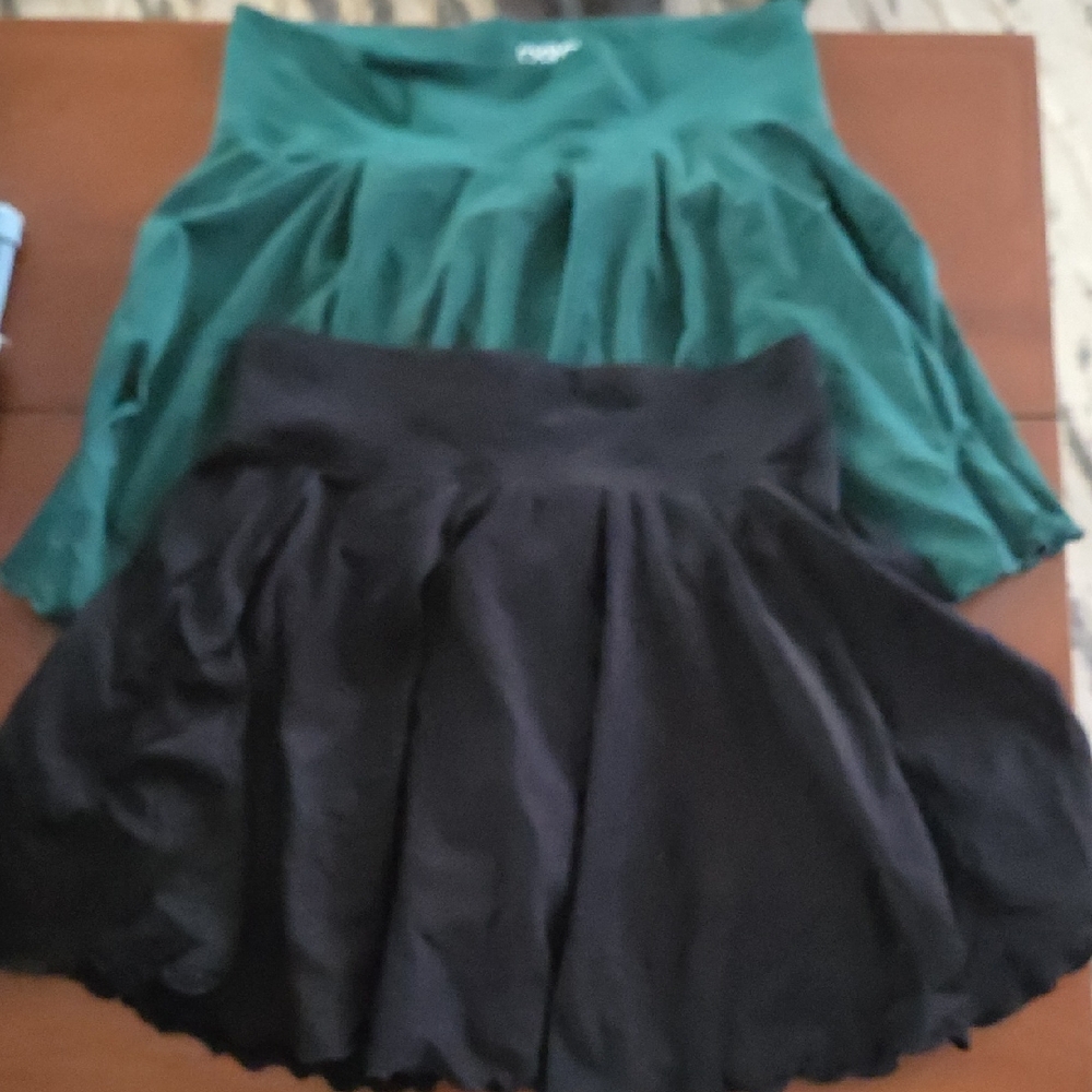 Elegant Green and Black Women's Skirt Set